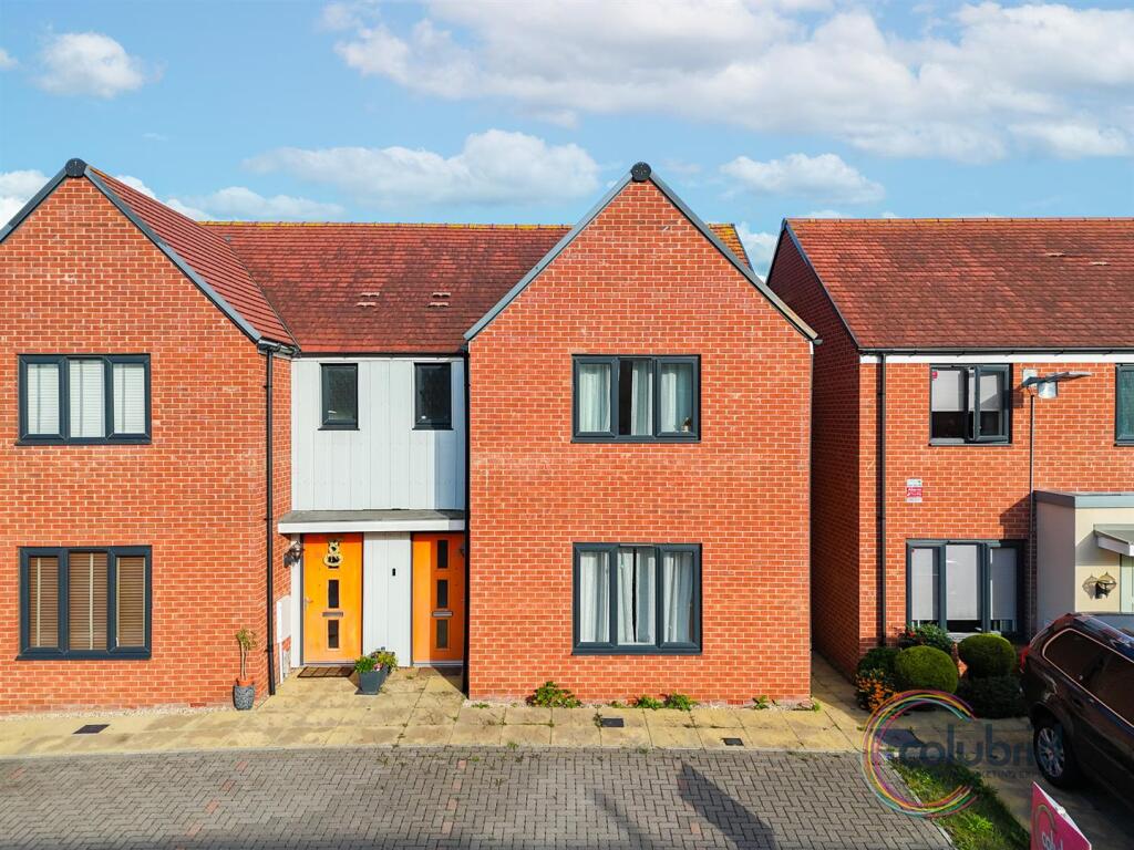 3-bed semi-detached on Sunliner Way, South Ockendon, £435,000
