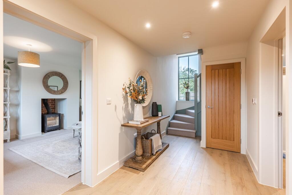 Substantial Chain Free Home with Detached Garden Room in Blakeney photo 4