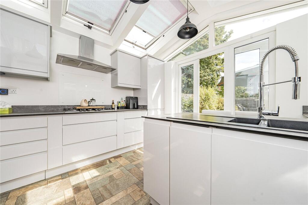 House in London - View 3