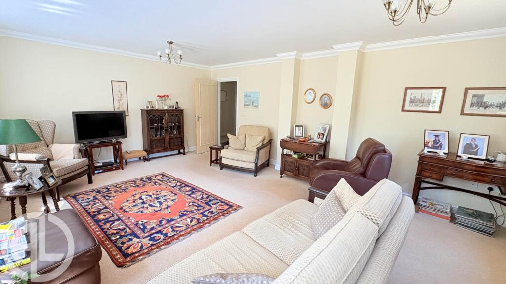 Apartment in North Hertfordshire, Hertfordshire - View 3