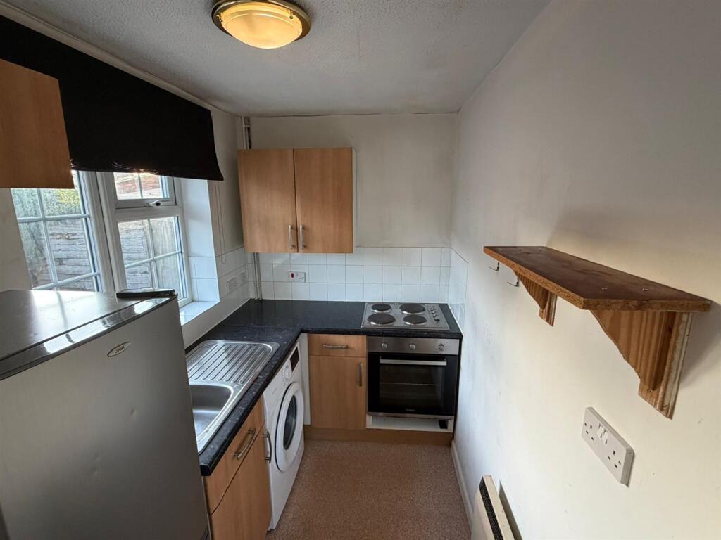 Housman Close, Newport Pagnell photo 4