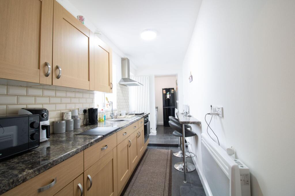 Main Road, Maesycwmmer, CF82 - More