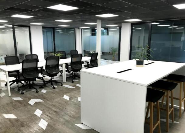 Innovation Centre  hot desks  2.jpg