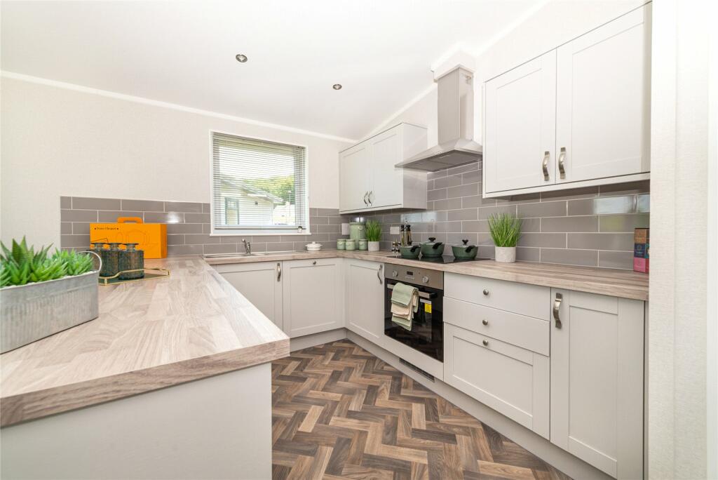 The Straits Luxury Lodge Park, Holyhead Road, Bangor, Gwynedd, LL57 photo 3