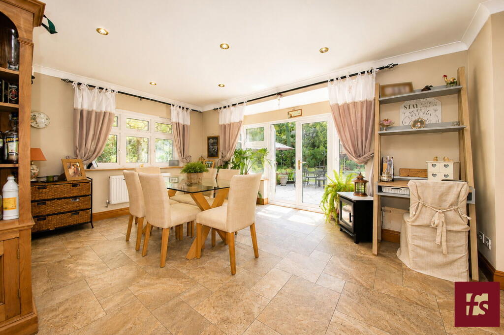 House in Crowthorne, Wokingham - View 3