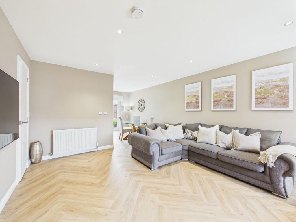 Laighshaws Place, Shawsburn, Larkhall photo 3