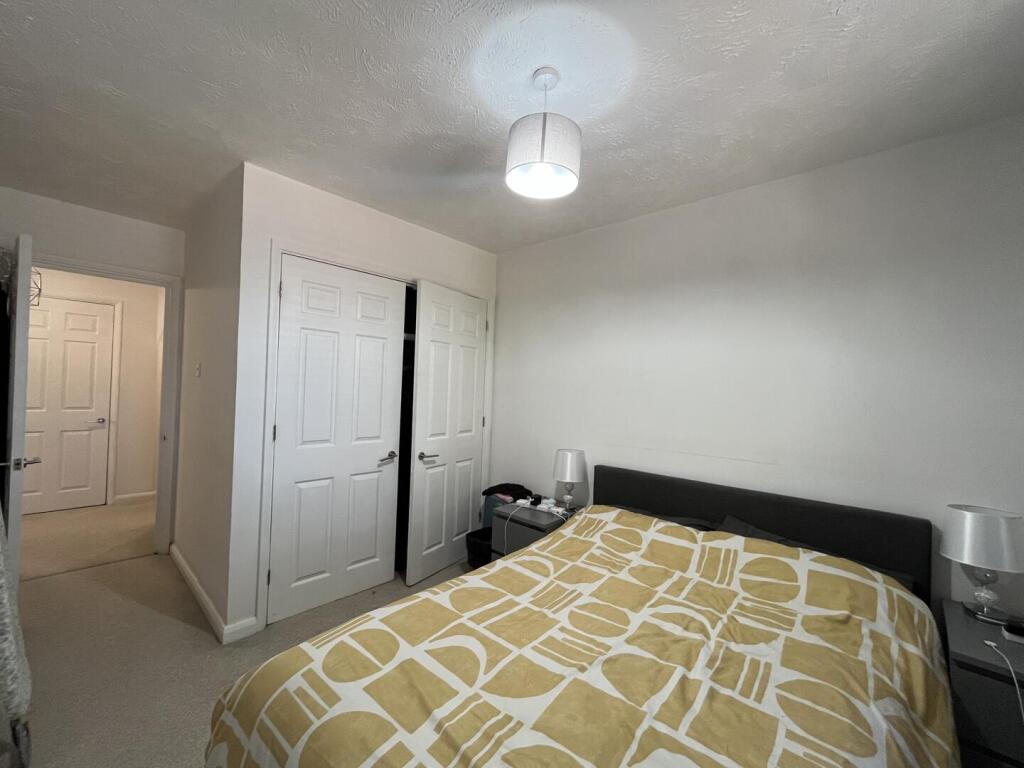 Apartment in Reigate and Banstead, Meath Green, Horley - View 5