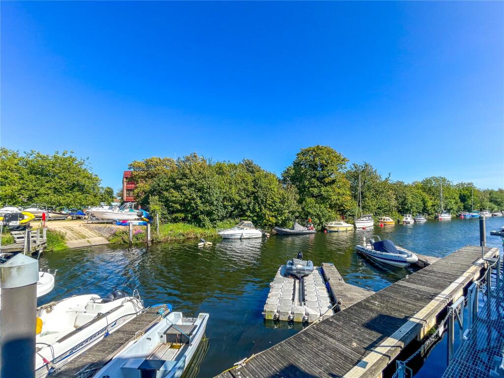 Avon Wharf, Bridge Street, Christchurch, Dorset, BH23 photo 4