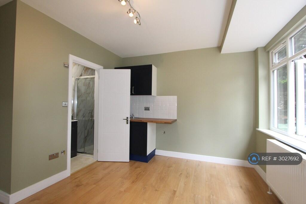Apartment in Croydon - View 4