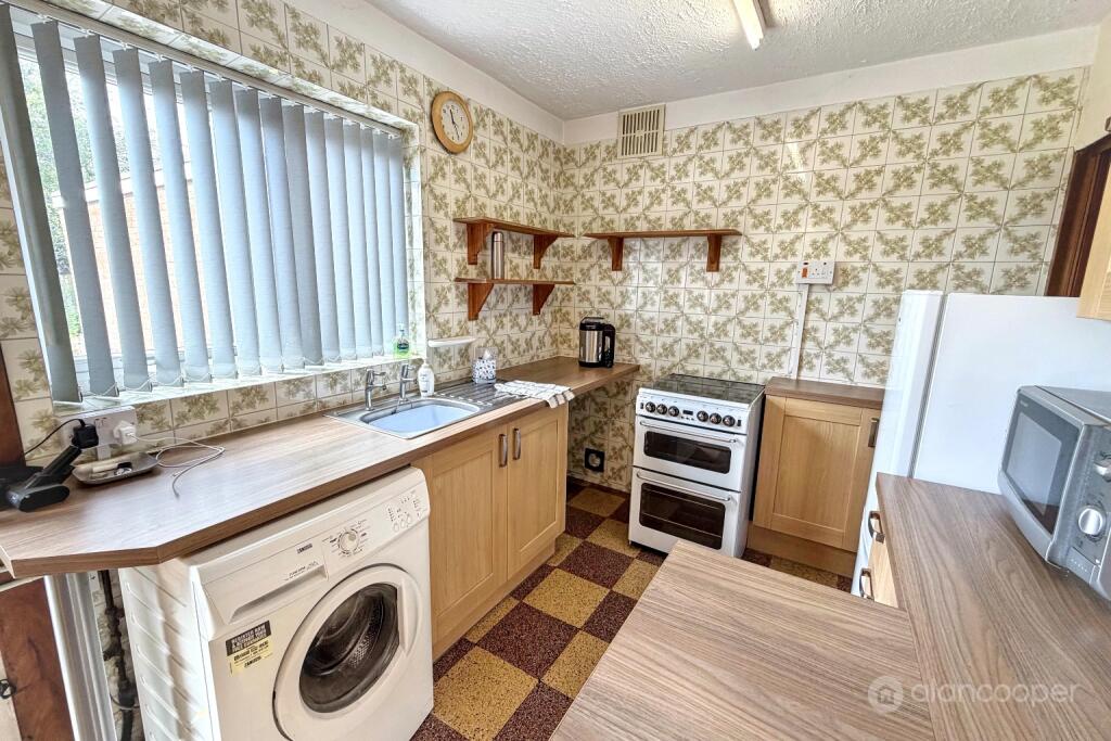 House in Nuneaton and Bedworth, Warwickshire - View 5