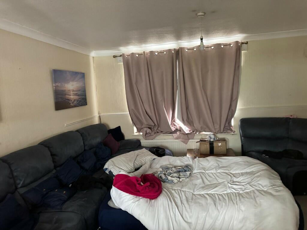 Kershaw Road, Dagenham, London, RM10 photo 5