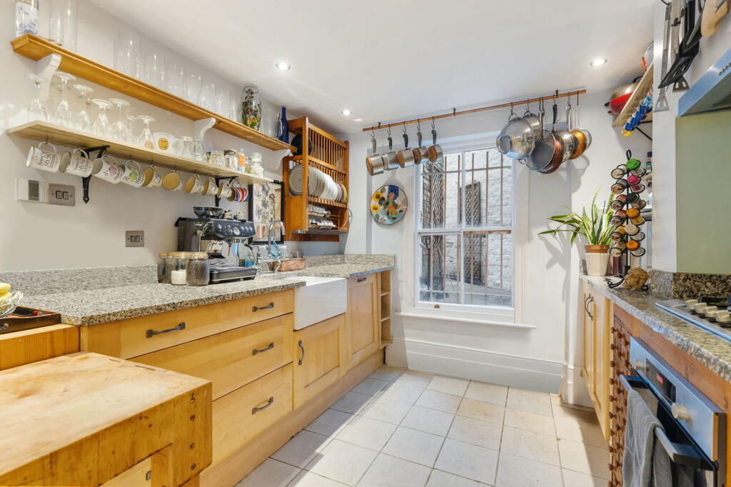 Gladstone Street, Elephant & Castle, Southwark, London, SE1 - More