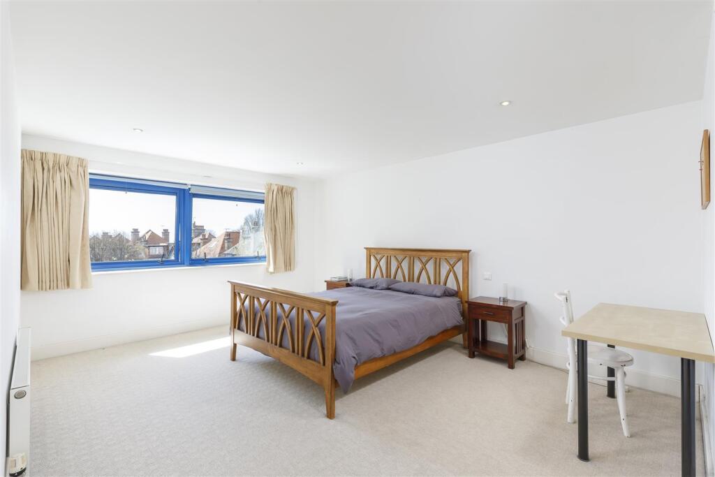 Apartment in Brighton - View 4