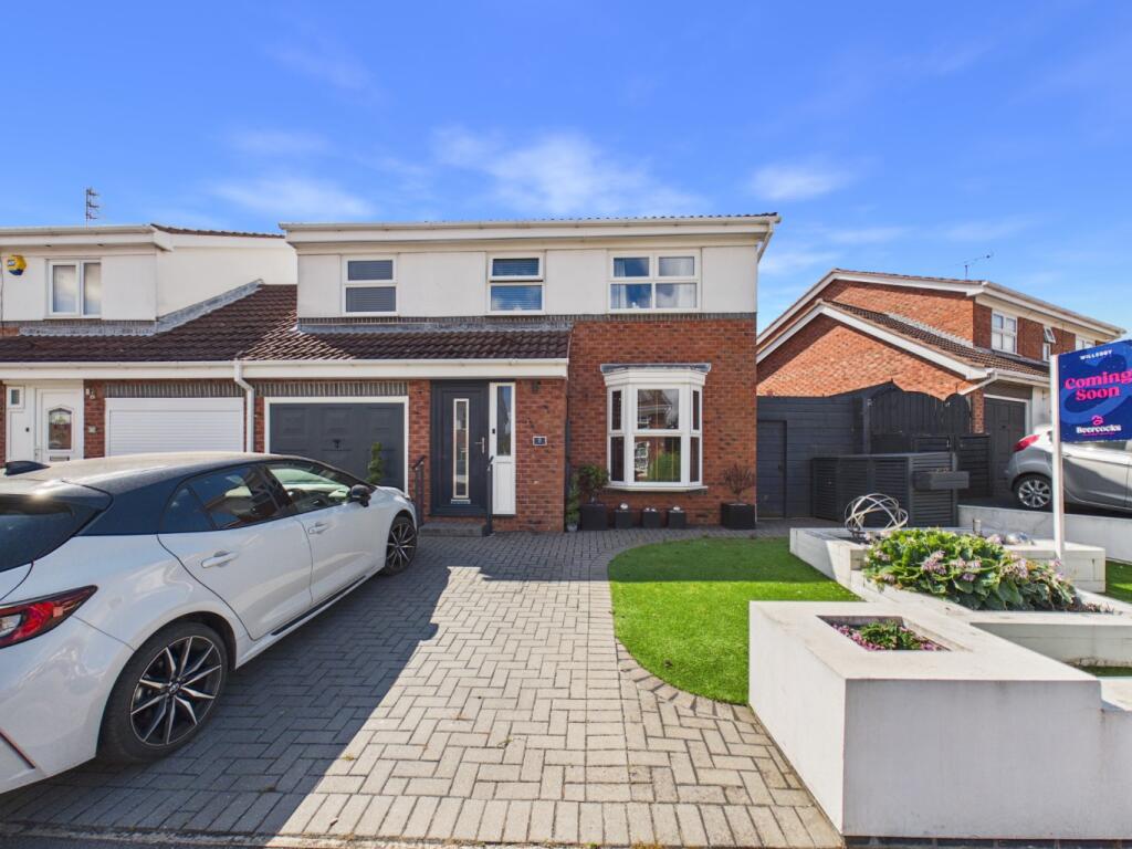 Main image of property: Oaklands Drive, Willerby, Hull, East Riding Of Yorkshire, HU10 6BJ