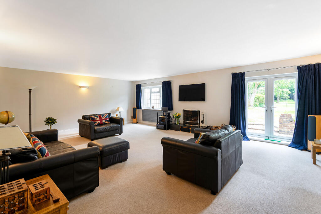 Hale House Lane, Churt, Farnham, GU10 - View 3