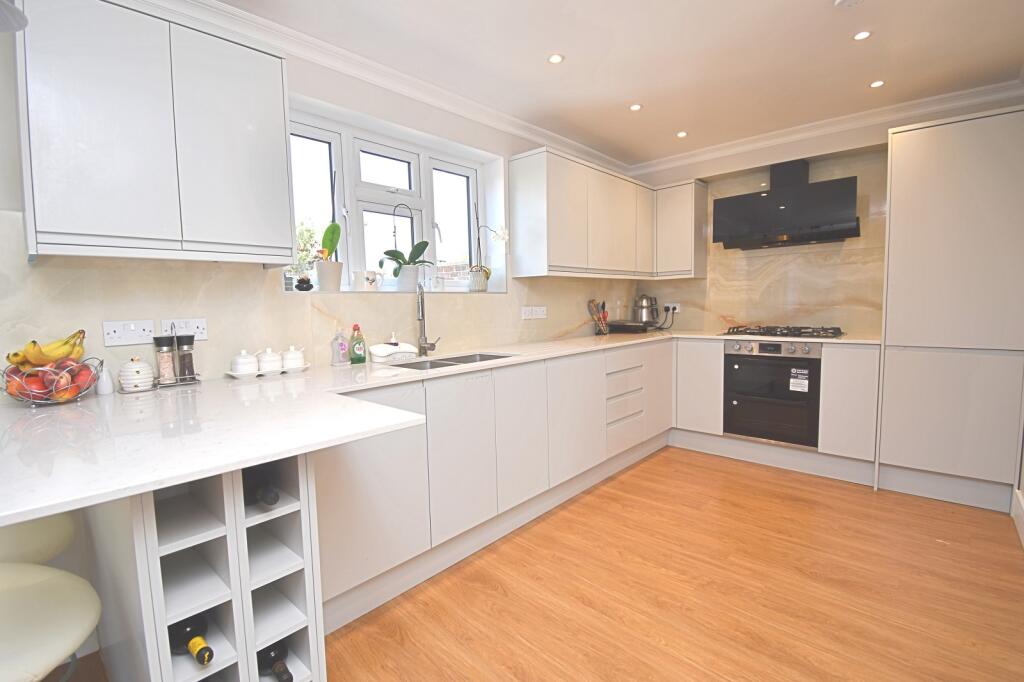 House in Romford - More