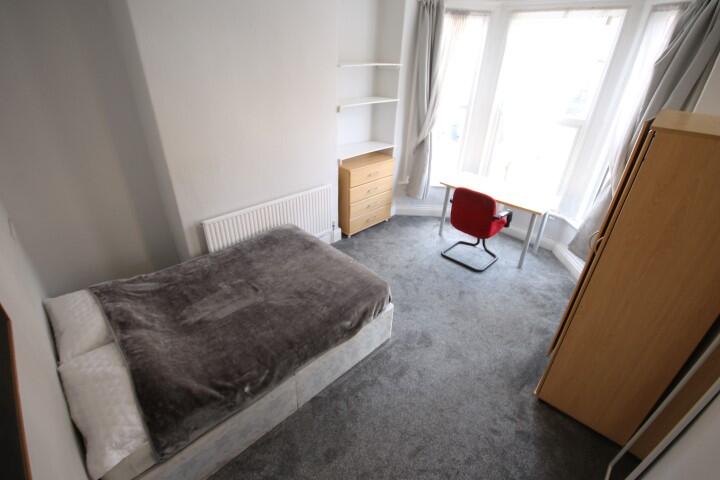 6 bedroom terraced house for rent
