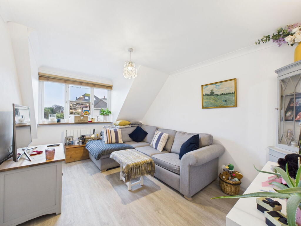 Apartment in Worthing, West Sussex - View 3