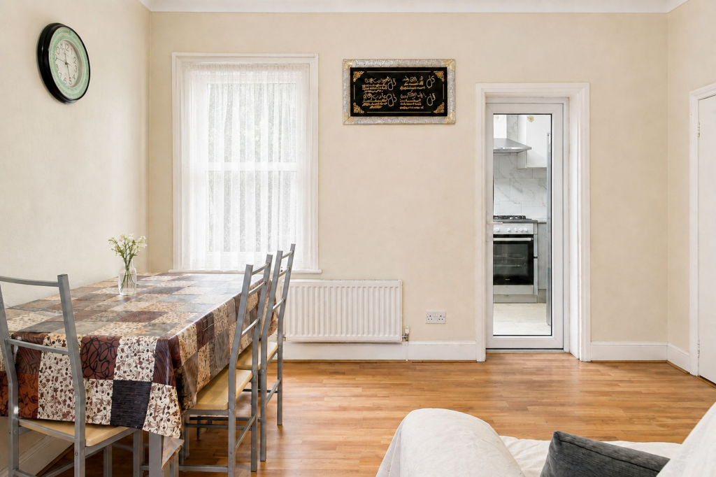 House in Croydon - More