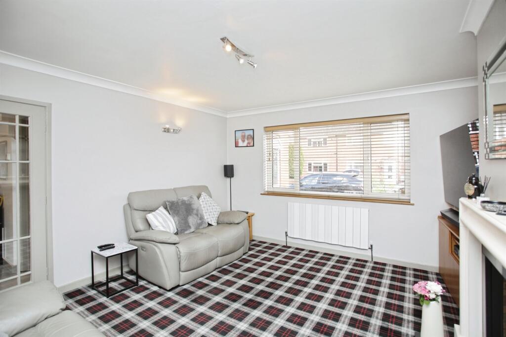 House in Rugby, Warwickshire - View 4