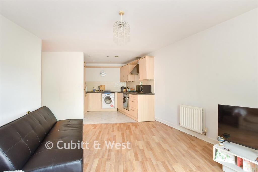 Apartment in Redhill - View 3