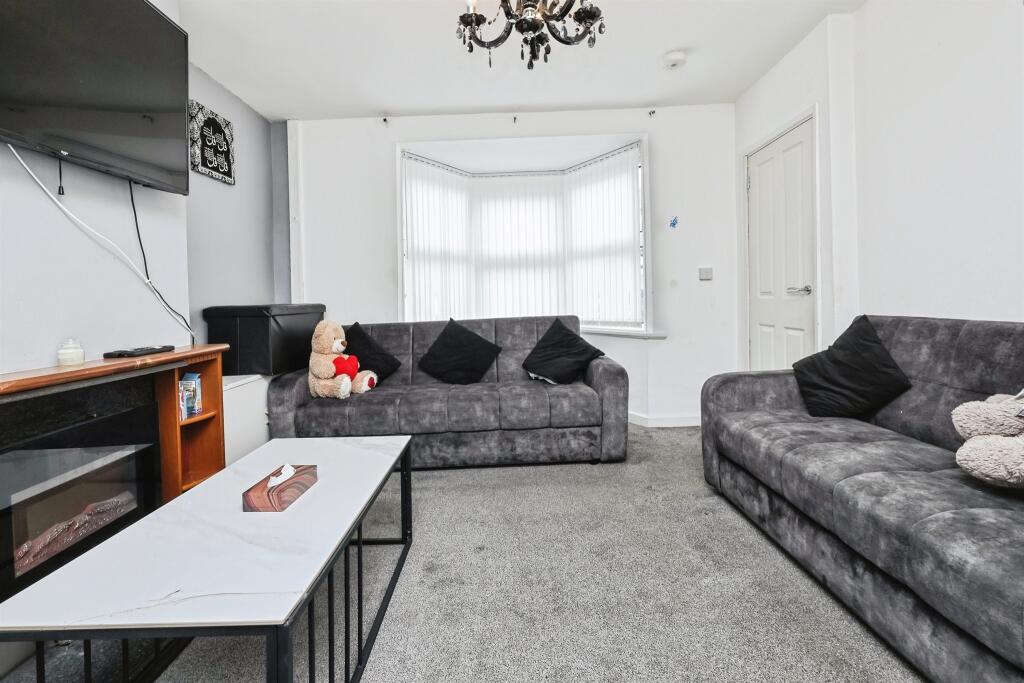 Tottenham Crescent, Birmingham photo 3