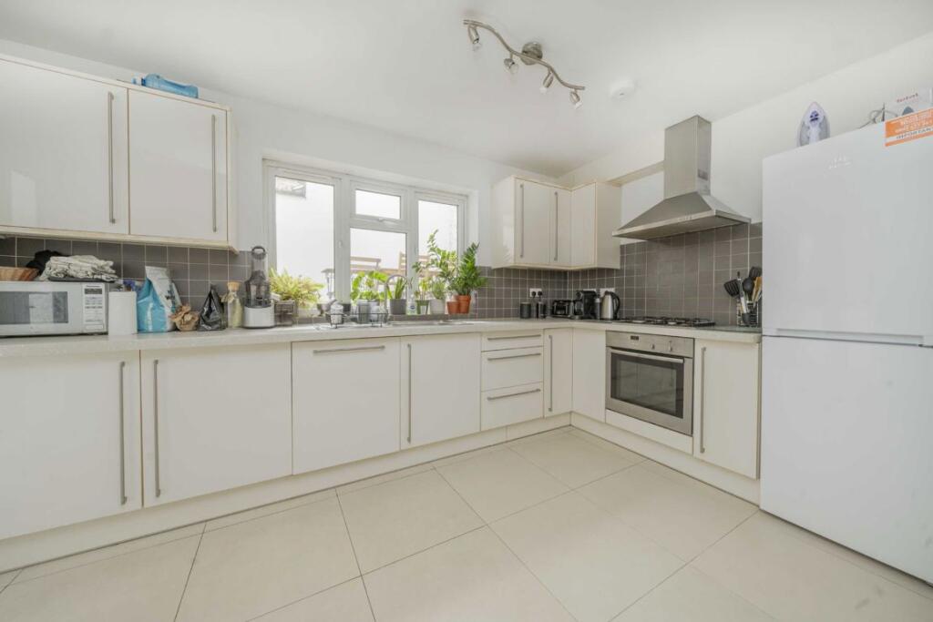 3 bedroom flat for rent