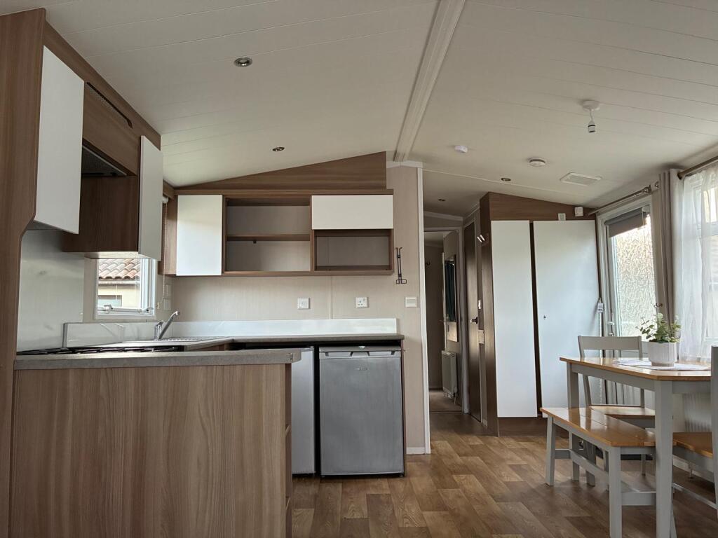 Two Bed Swift Loire, Pretoria Holiday Park, Point Clear, St Osyth, Essex, CO16 8NG photo 3