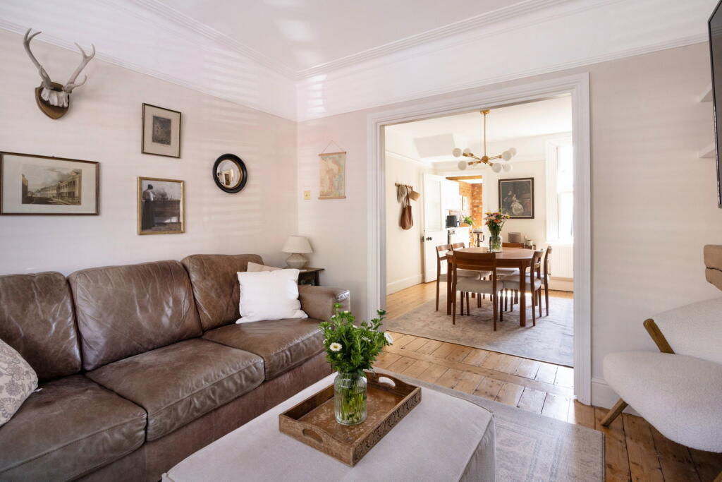 House in Gloucester - View 5