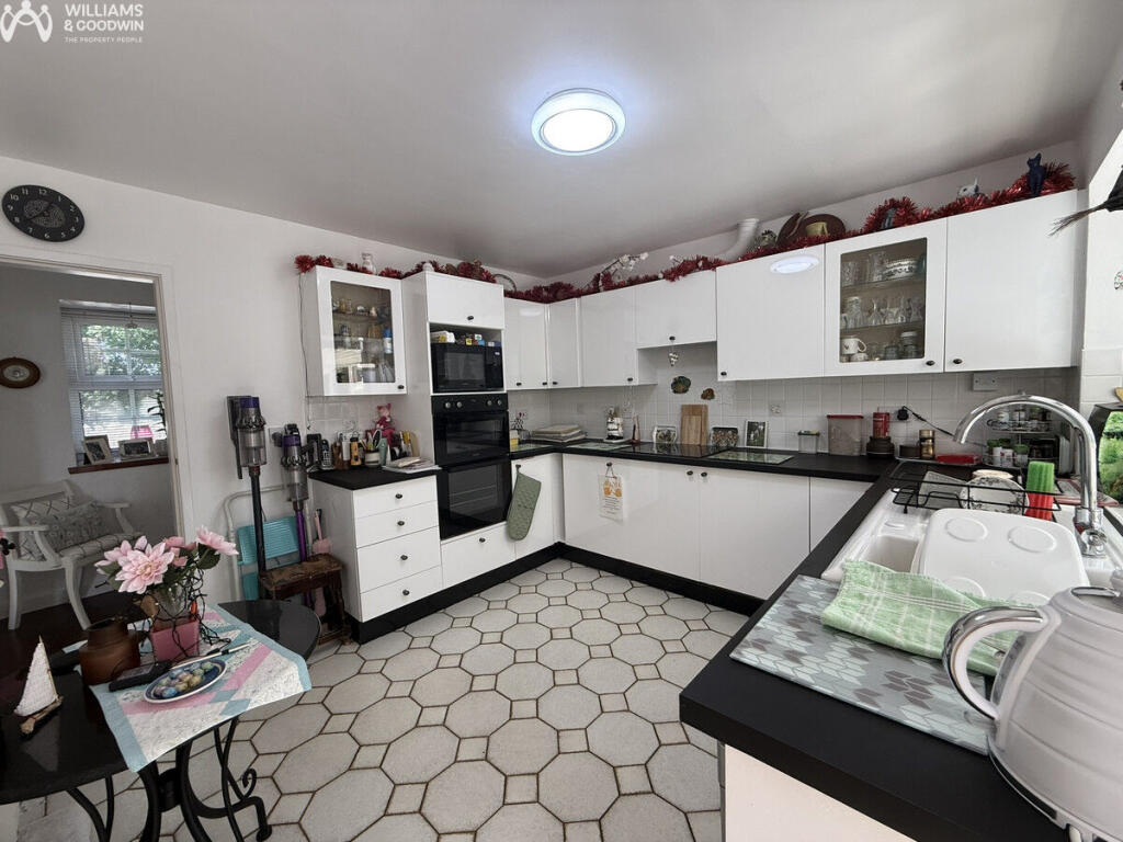 Clai Road, Llangefni, Anglesey, LL77 photo 4