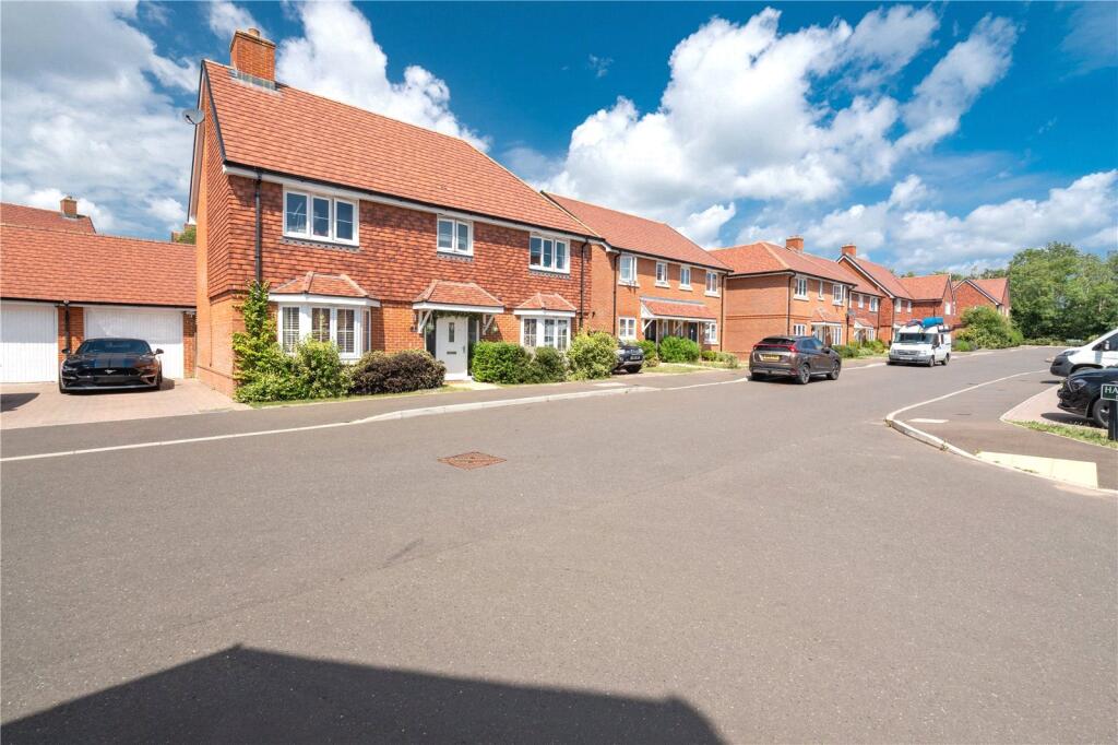 Hawthorn Way, Hellingly, Hailsham, East Sussex, BN27 photo 2