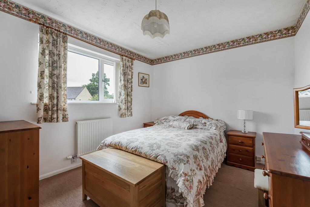 House in Stroud, Bussage, Chalford - More