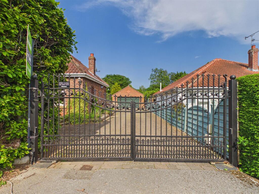 Main image of property: Middle Garth Drive, South Cave