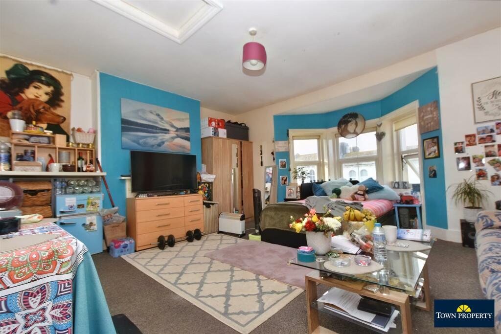 House in Eastbourne, East Sussex - View 3