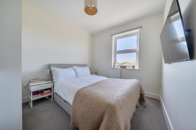 Apartment in Thatcham, West Berkshire - View 5