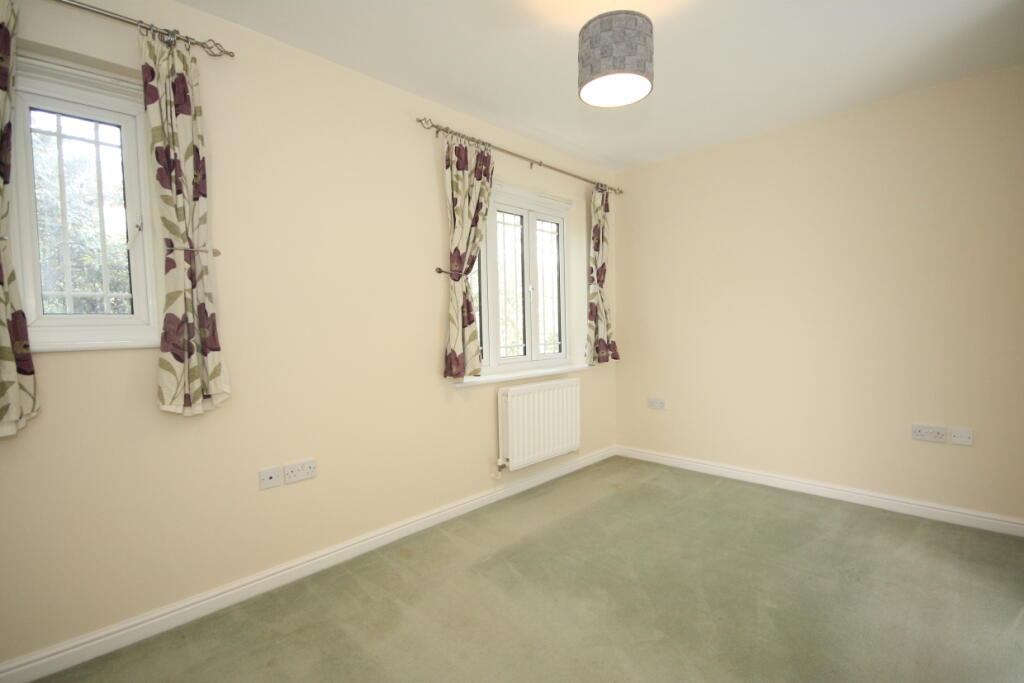 House in Woking, Knaphill - View 4