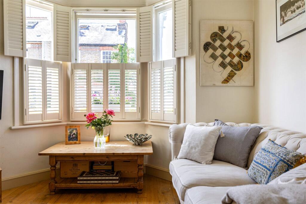 House in Twickenham - More