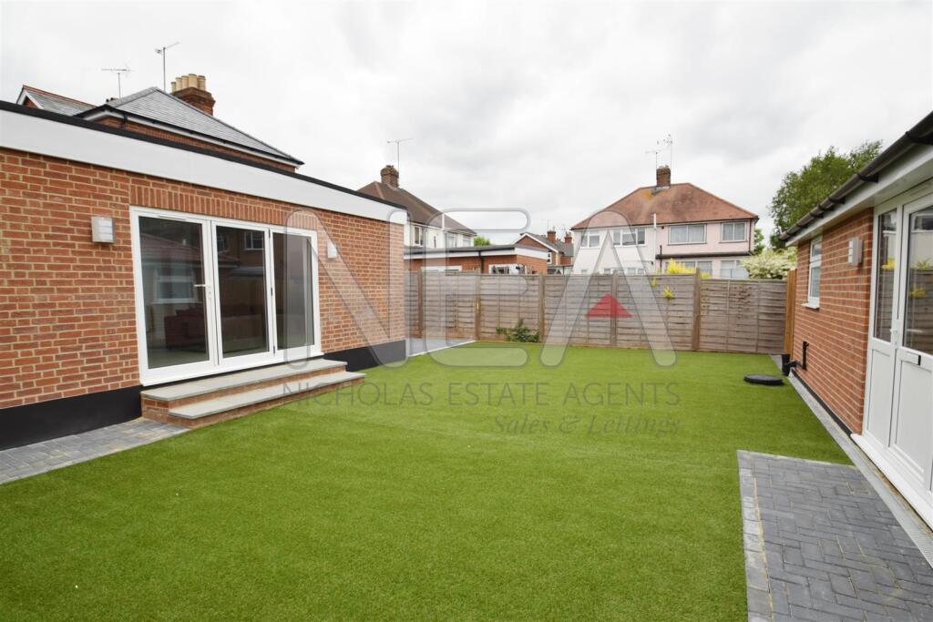 St. Johns Road, Caversham, Reading - More