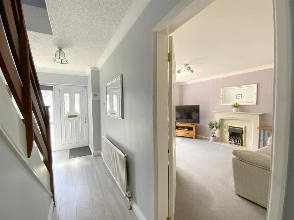 House in Doncaster, Waltham - View 5