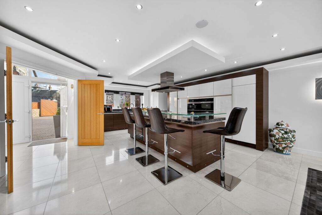 Southgate Court, Honley, HD9 photo 2
