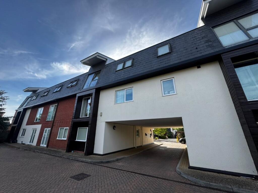 Apartment in Milton Keynes - View 3