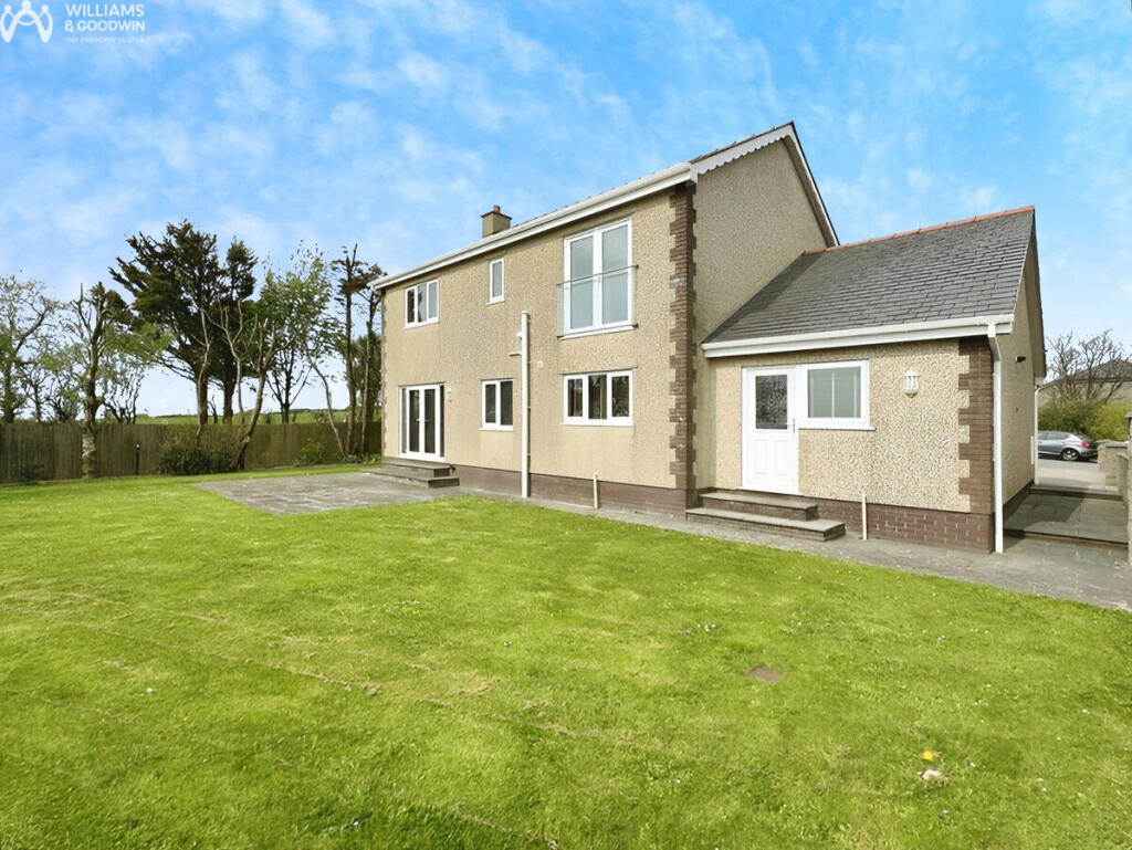 4-bed detached on Llanrhyddlad, Llanrhyddlad, Anglesey, LL65, £450,000