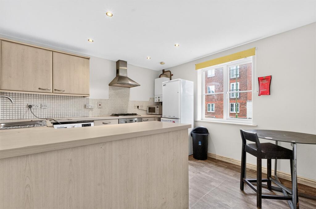 Apartment in St Albans - View 3