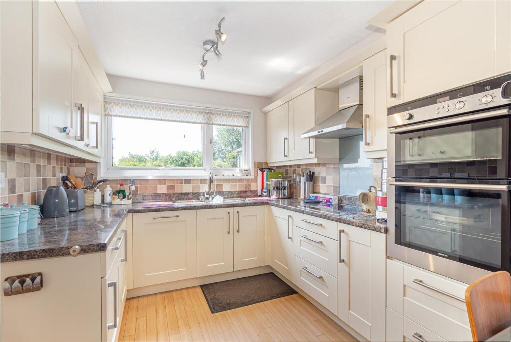 House in Worcester - View 5