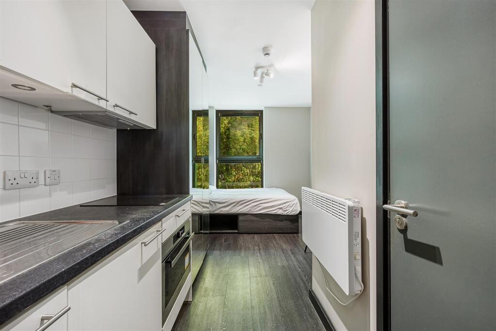 Studio flat for rent
