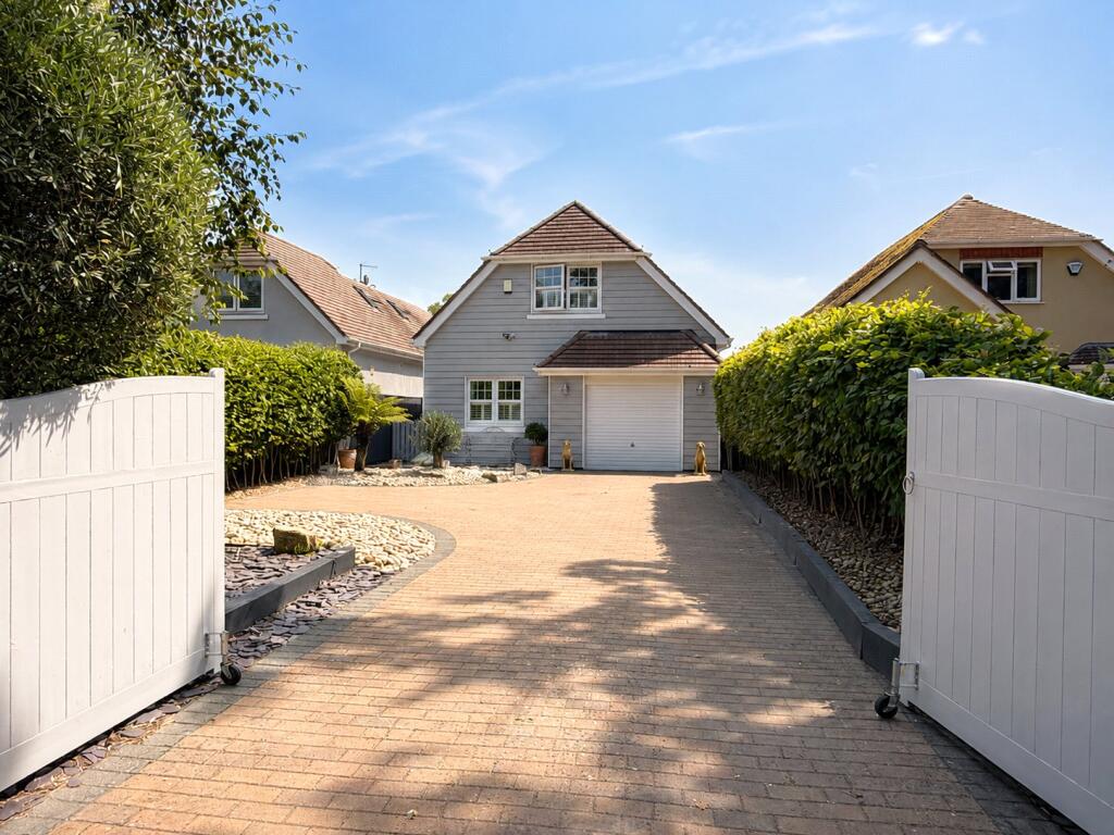 3-bed detached on Stony Lane, Burton, Christchurch, Dorset, BH23, £625,000