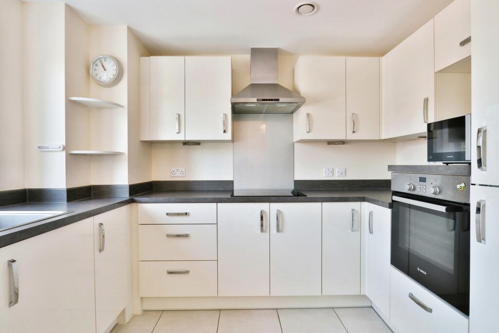 Macaulay Road, Broadstone, Dorset, BH18 photo 2