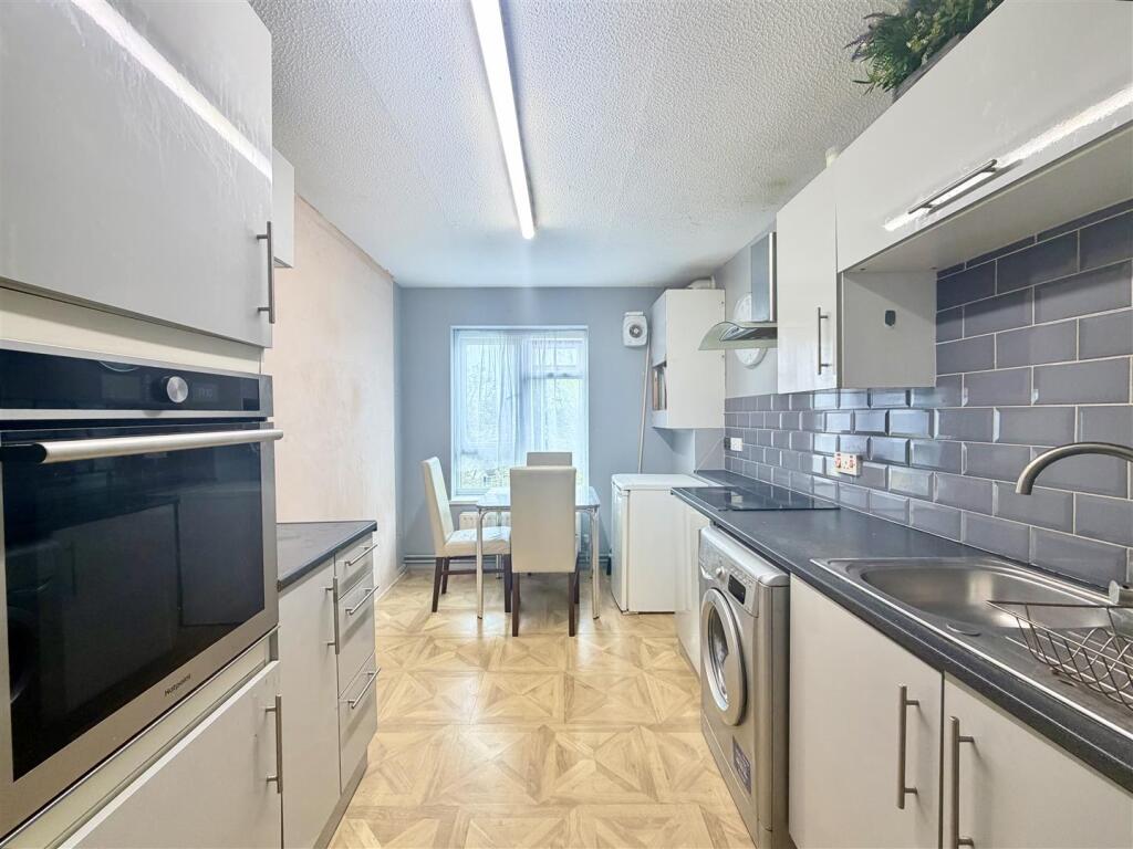 Main image of property: Taylifers, Harlow