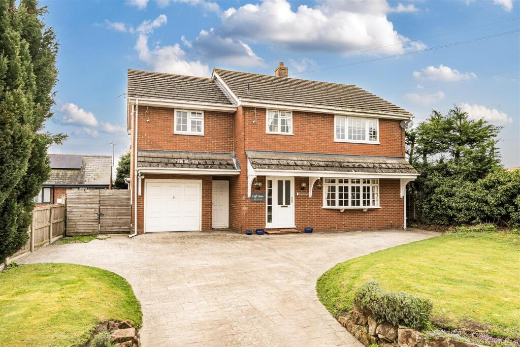 4-bed detached on Baschurch, Nr Shrewsbury., £450,000