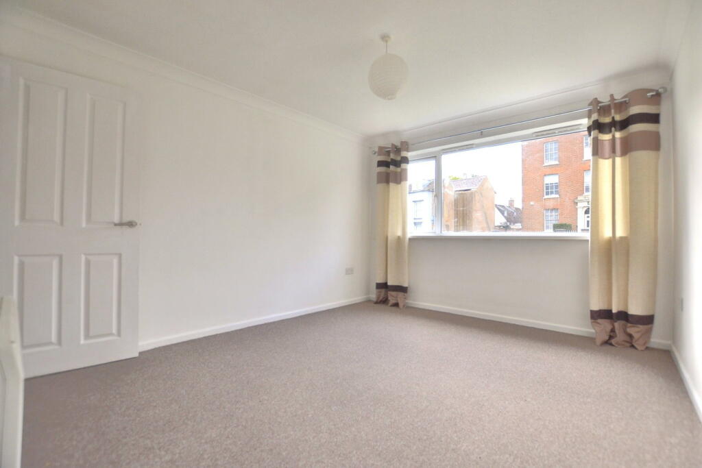 Apartment in Gloucester - View 5